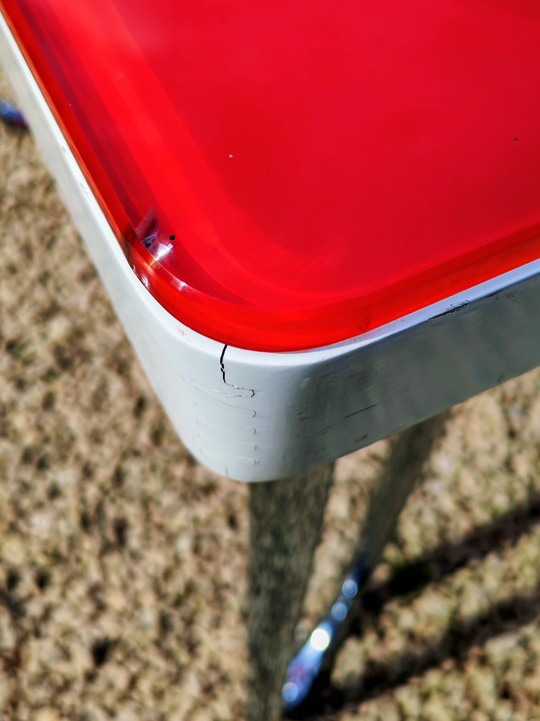 Table "floating" Space age 1970 Red Glass and Dove Tail - 140x80cm