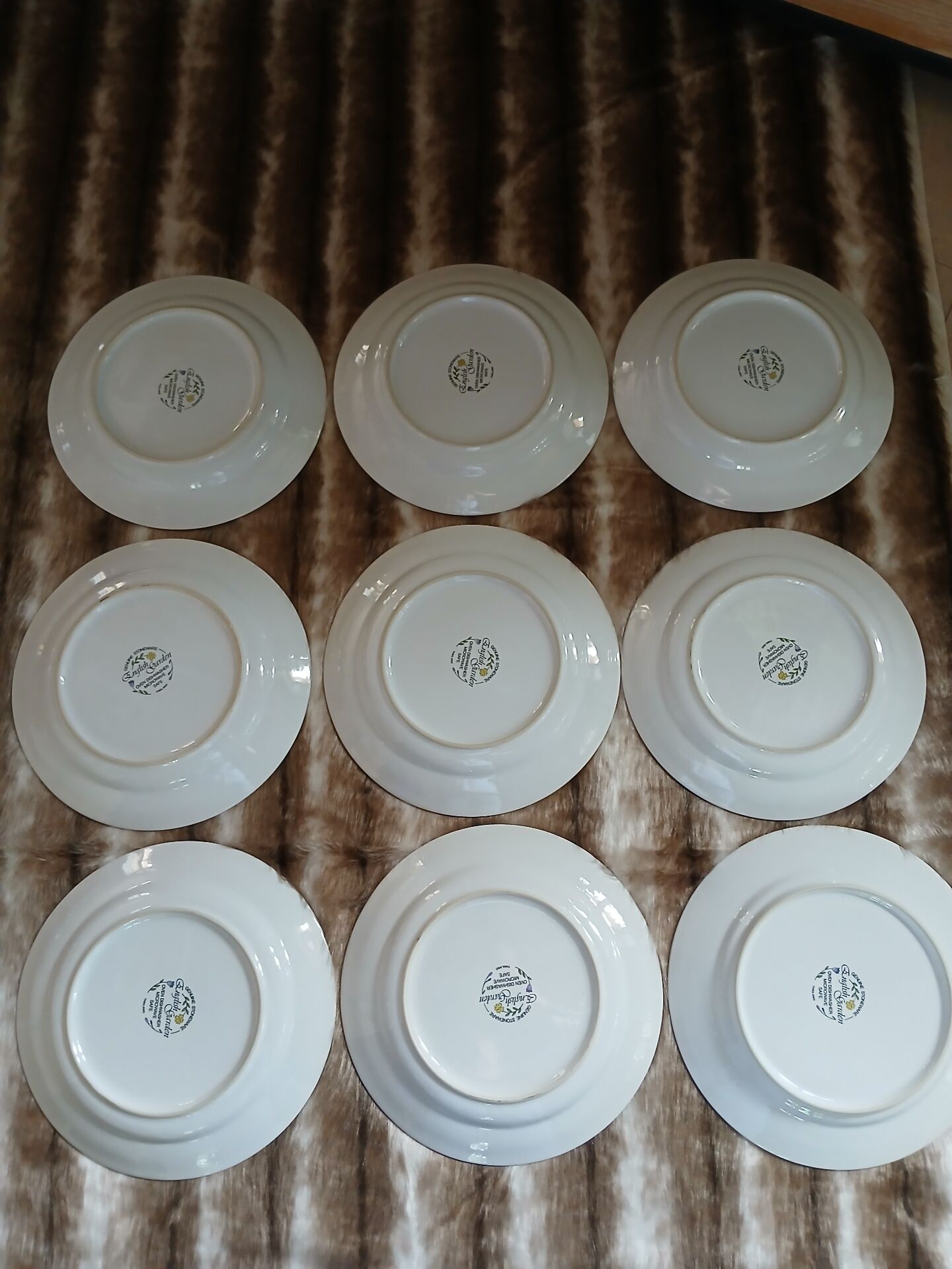 9 dinner plates English Garden