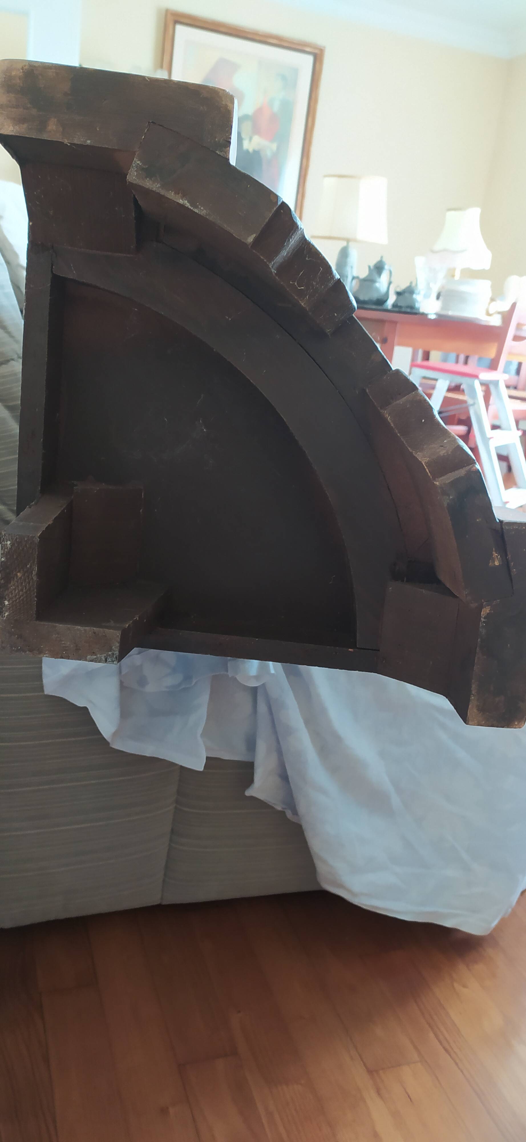 Wooden corner unit 220 cm high, 40 cm wide and 27 cm deep.