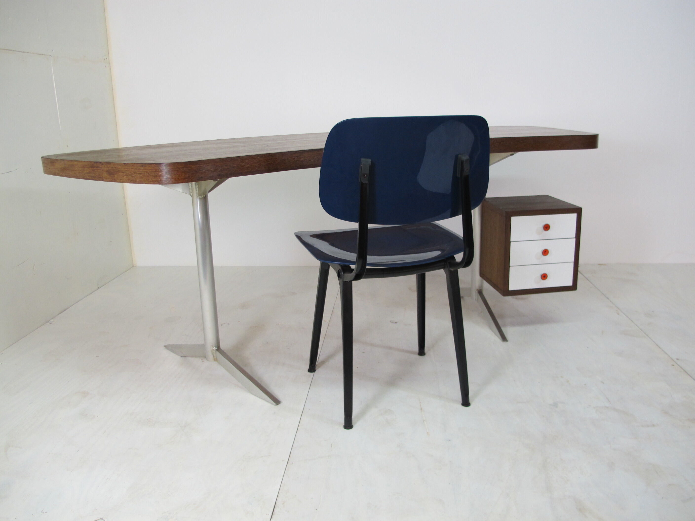 Bureau vintage en wengé moderne du milieu du siècle, ère spatiale, années 1960
