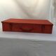 Caisse à outils en métal couleur rouge avec poignée
