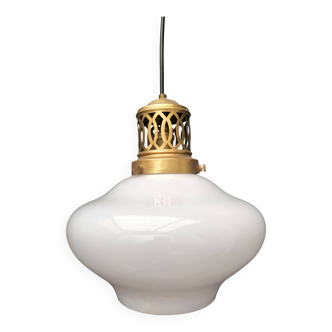 White opaline suspension