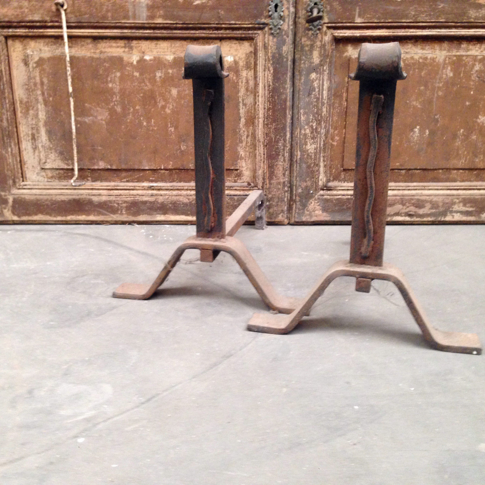 Pair of cast iron chenet