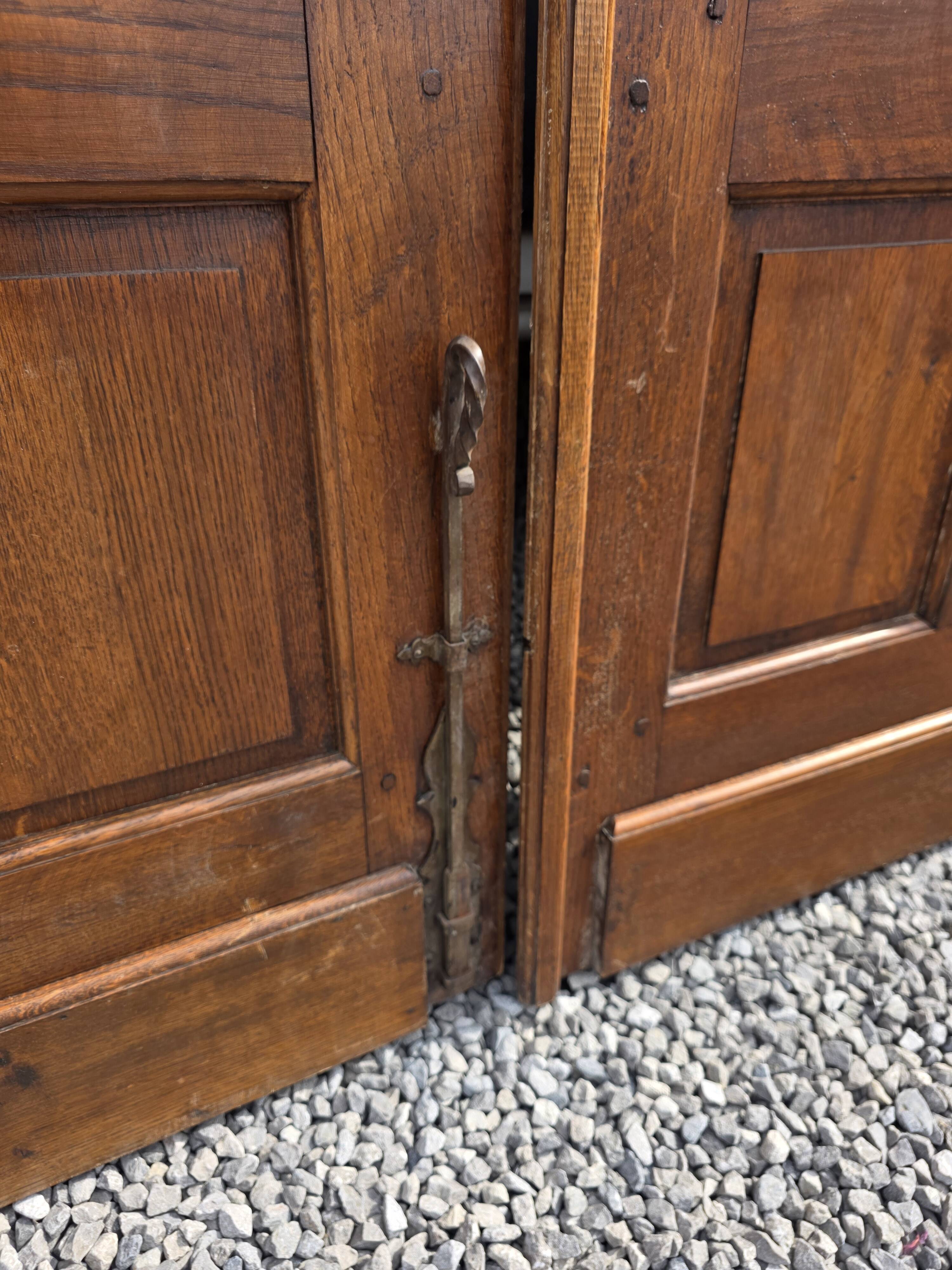 Paire de portes de séparation en chêne petits carreaux XXe