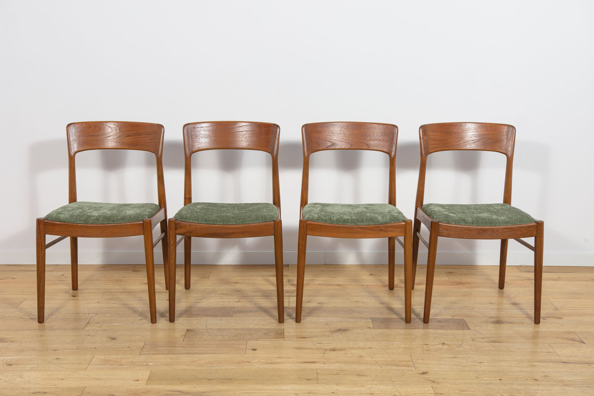 Mid-Century Teak Model 26 Dining Chairs by Henry Kjærnulf for Korup Stolefabrik, Denmark, 1960s, Set of 4