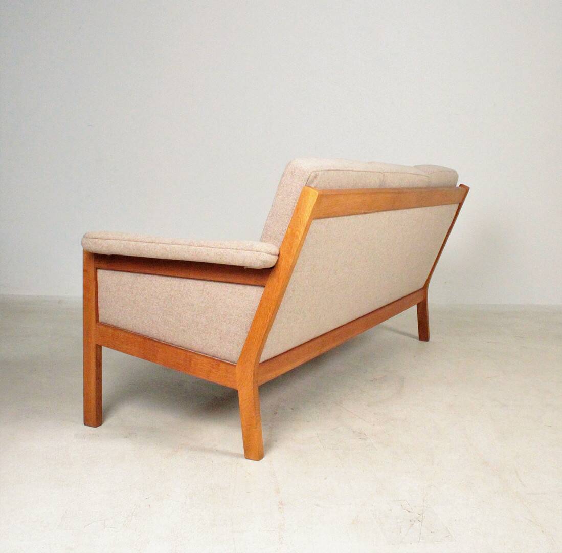 Scandinavian GE40 sofa in oak stamped by Hans J. Wegner for Getama, 1960s.