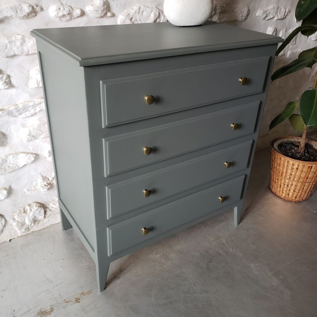 Antique chest of drawers