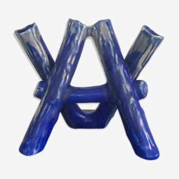 Vase bleu en céramique soliflore