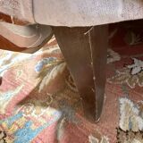 Salon crapaud comprenant un canapé et une paire de fauteuils