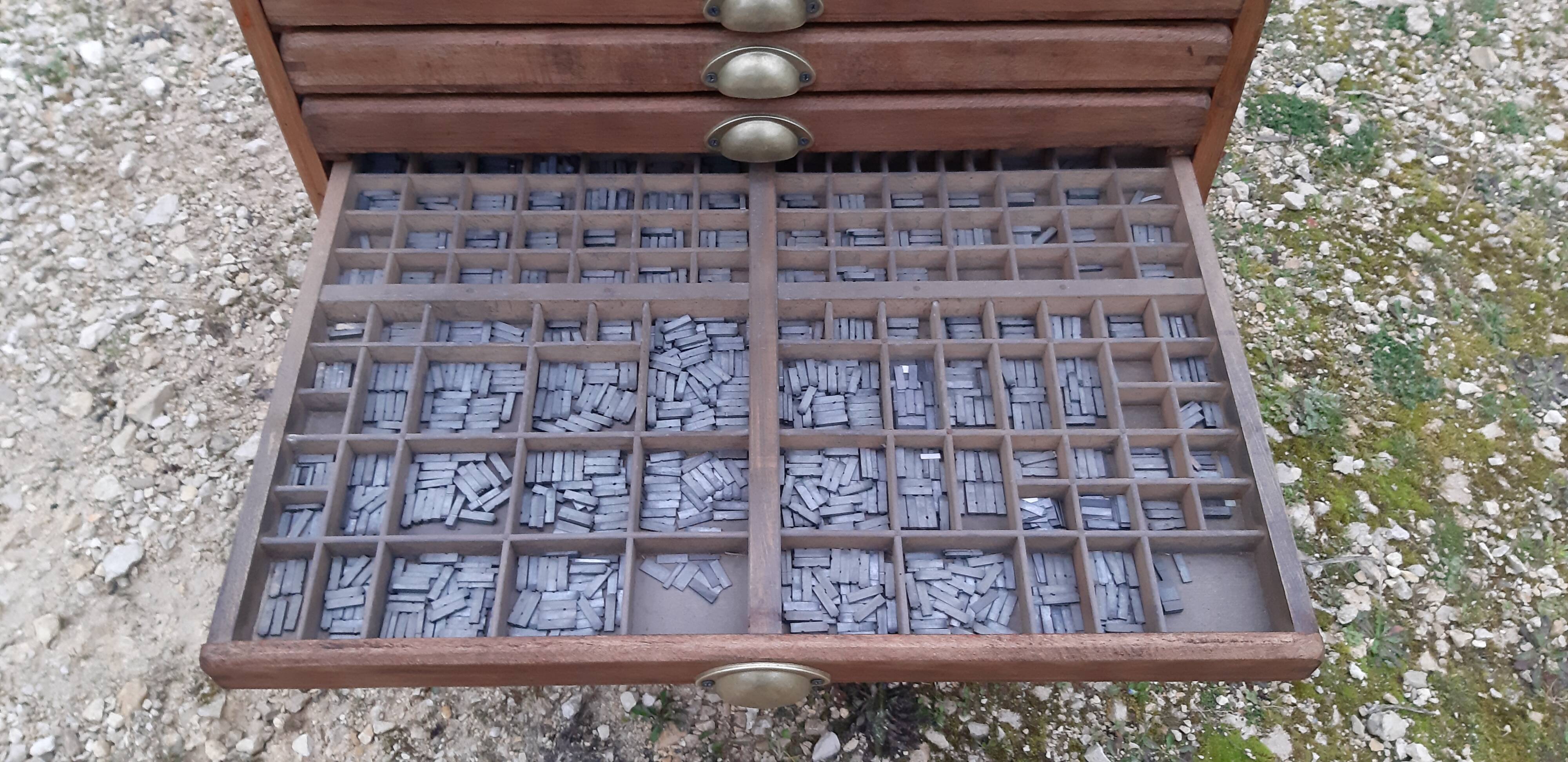 Printing cabinet 16 drawers with these lead letters