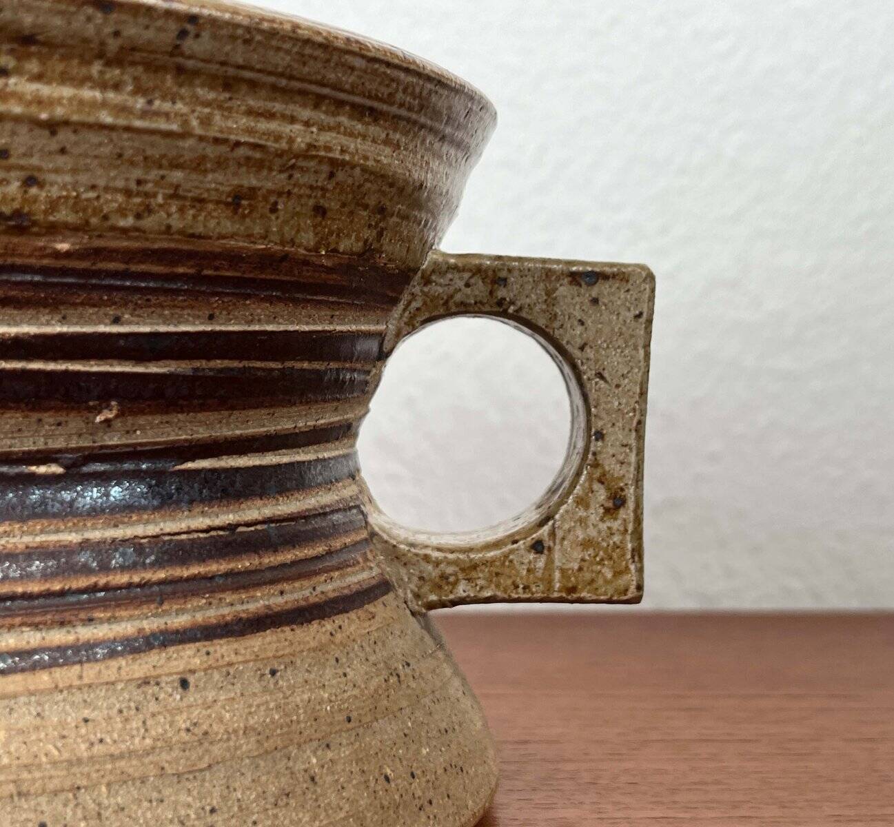 Bol de poterie d'atelier danois moderne du milieu du siècle par Tue Poulsen pour Tue Keramik, années 1960