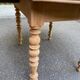 Table à manger ronde extensible à volets décapée en noyer brut 2 rallonges