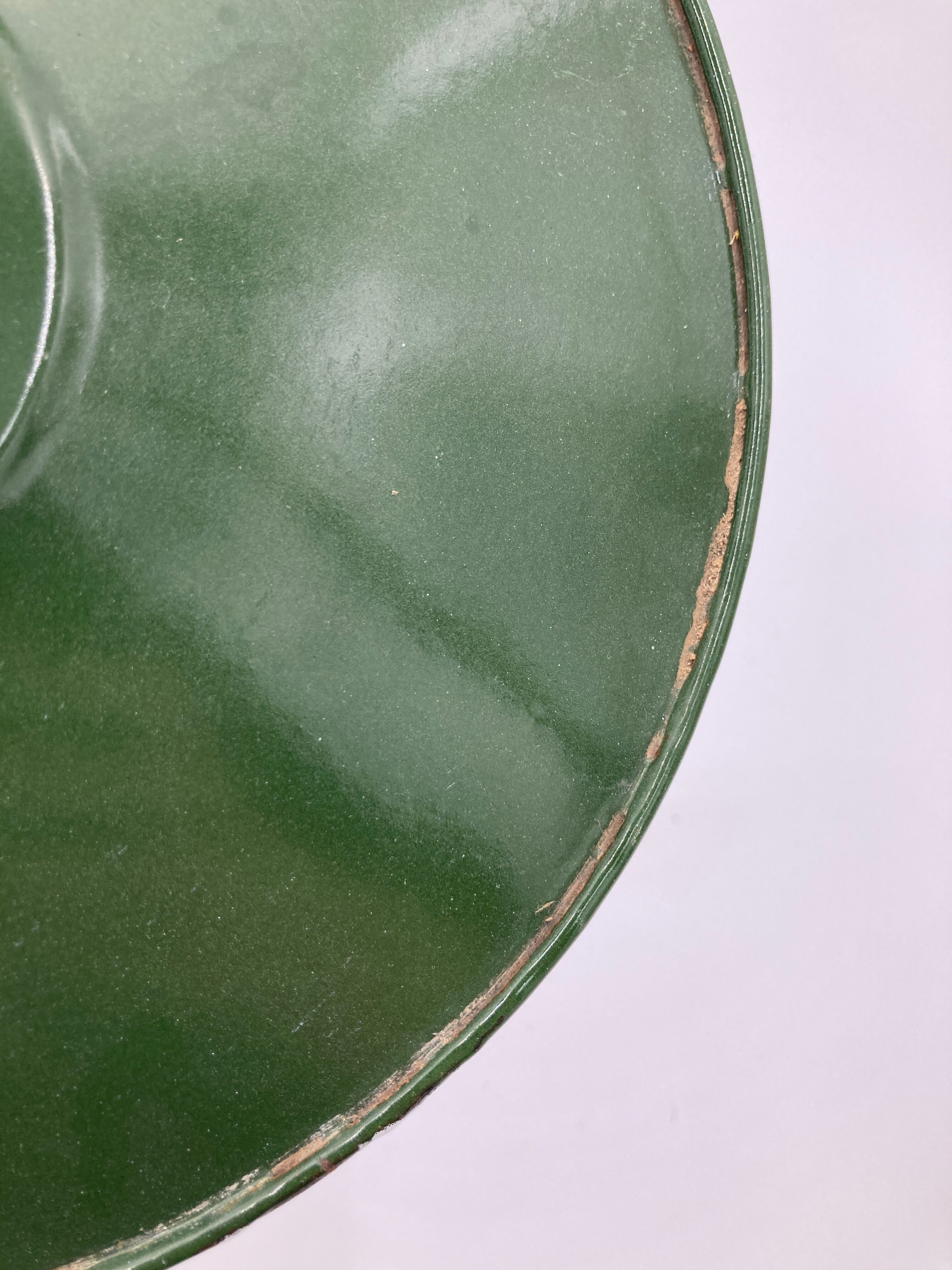 Green enamel suspension