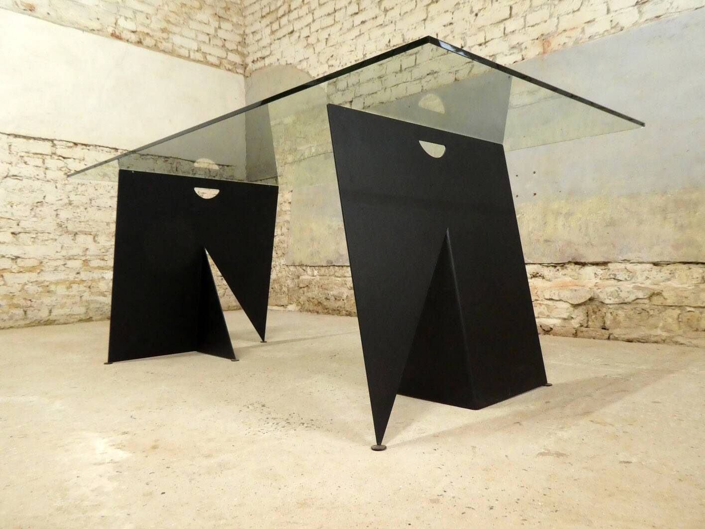 Etretat Office by Hiroyuki Yamakado, 1990