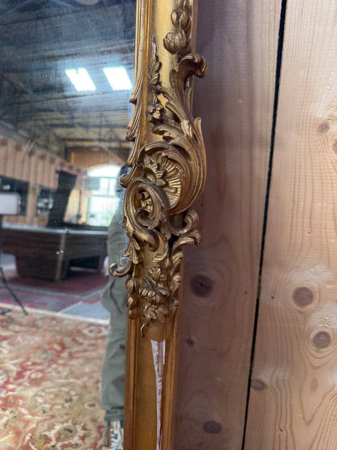 Napoleon III mirror in wood and gilded stucco with gold leaf.