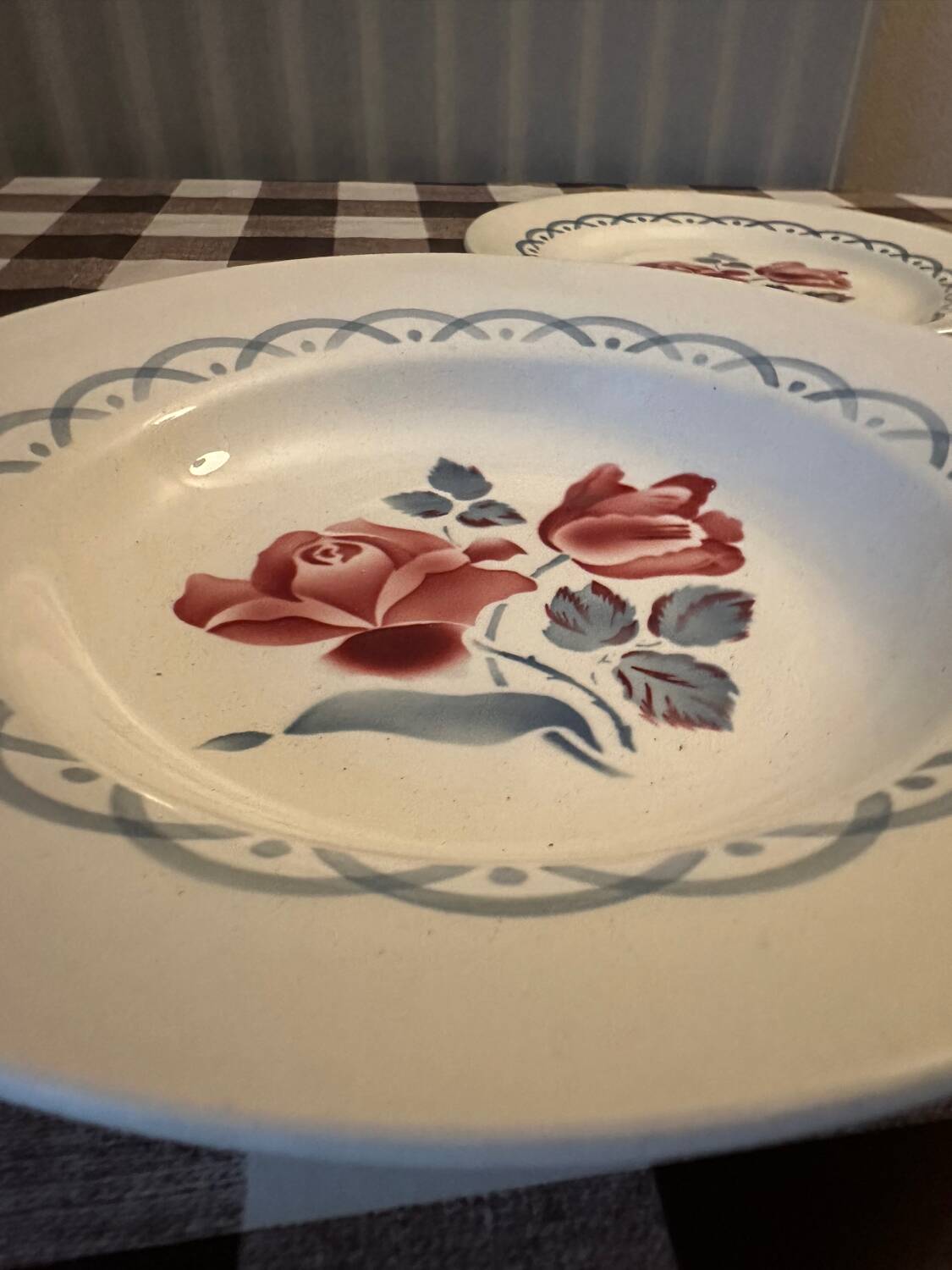 2 assiettes creuses, 1 assiette plate Digoin Sarreguemines service, "Cannes", 1930