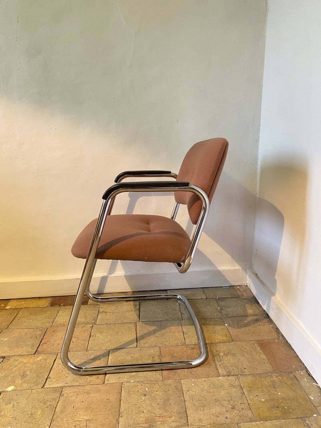 Fauteuil strafor rose