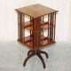 Table d'appoint bibliothèque tournante style Sheraton en bois dur et satinwood
