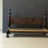 Nuristan Bench