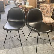 Lot de 2 chaises Gubi modèle 3d design par Komplot