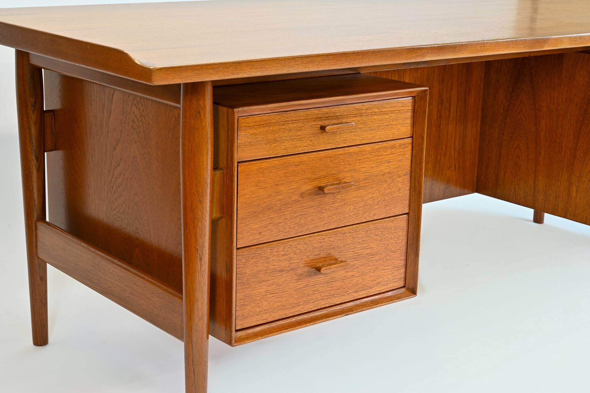 Arne Vodder desk in teak