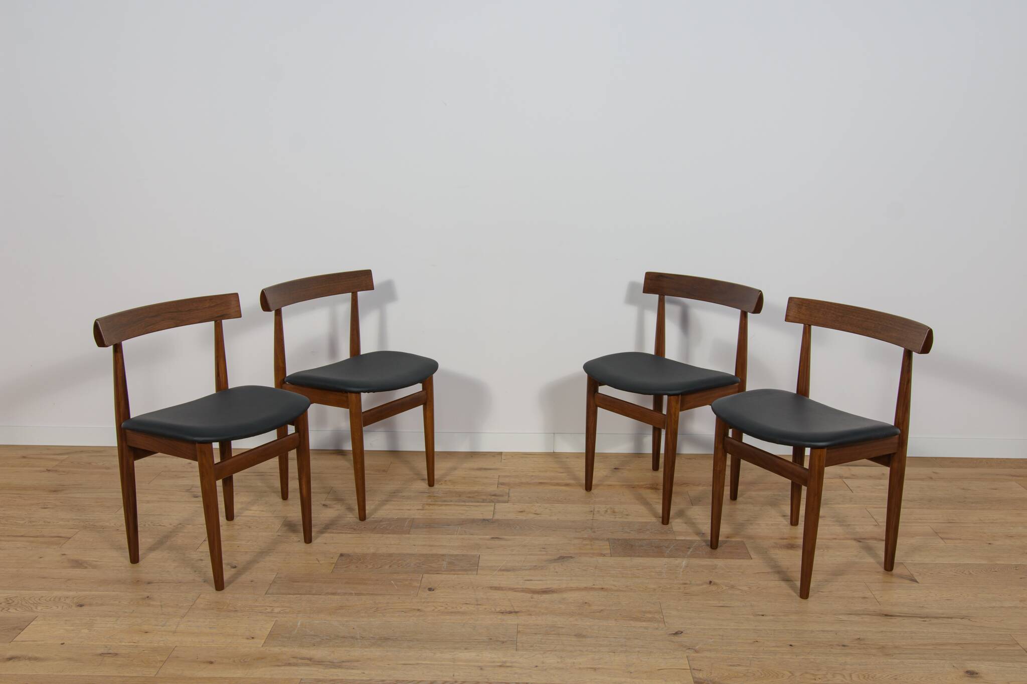 Mid-Century Teak Dining Table & Chairs by Hans Olsen for Frem Røjle.