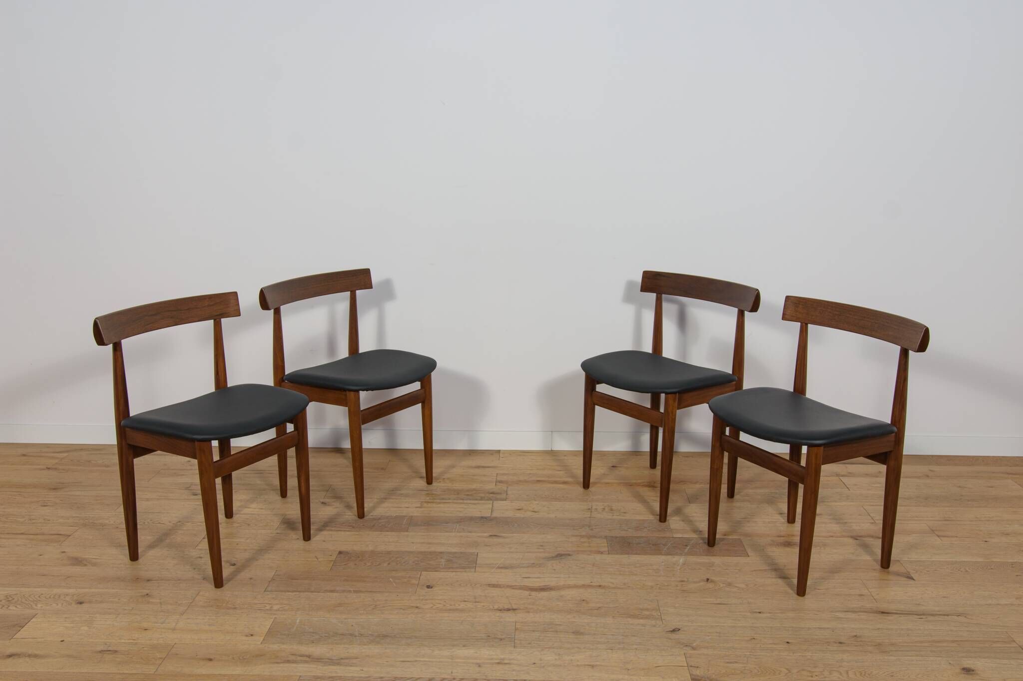 Mid-Century Teak Dining Table & Chairs by Hans Olsen for Frem Røjle.