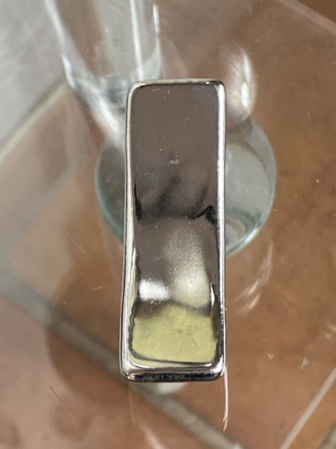 Silver ceramic knife rest