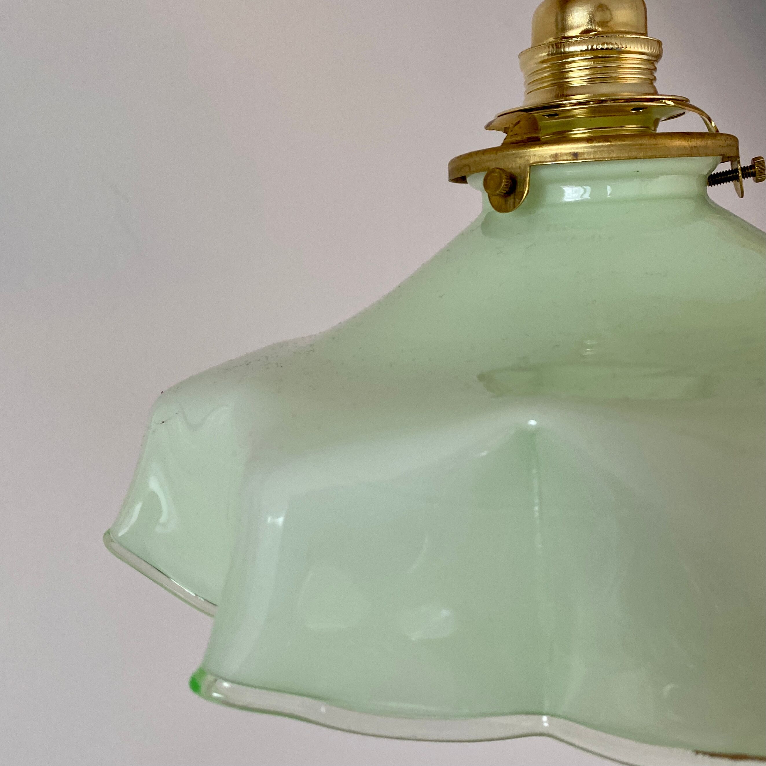 Suspension vintage lampshade in opaline mint