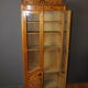 Vitrine Art nouveau en frêne et marqueterie de fleurs