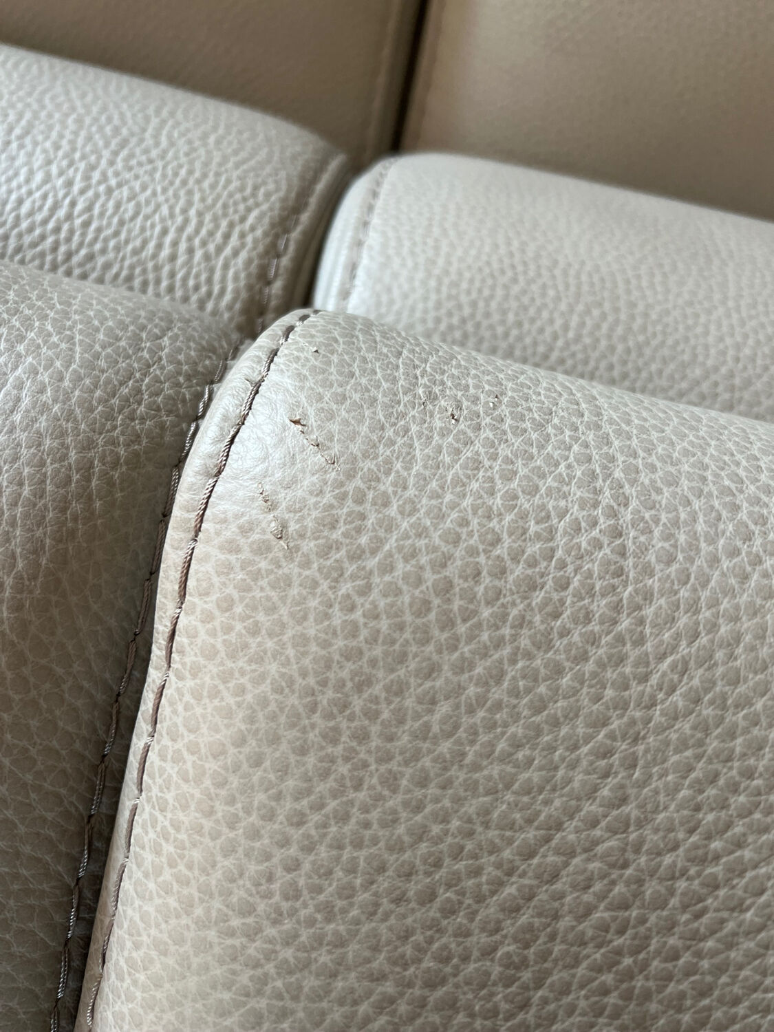 "Sillage" leather canapé/Rochebobois