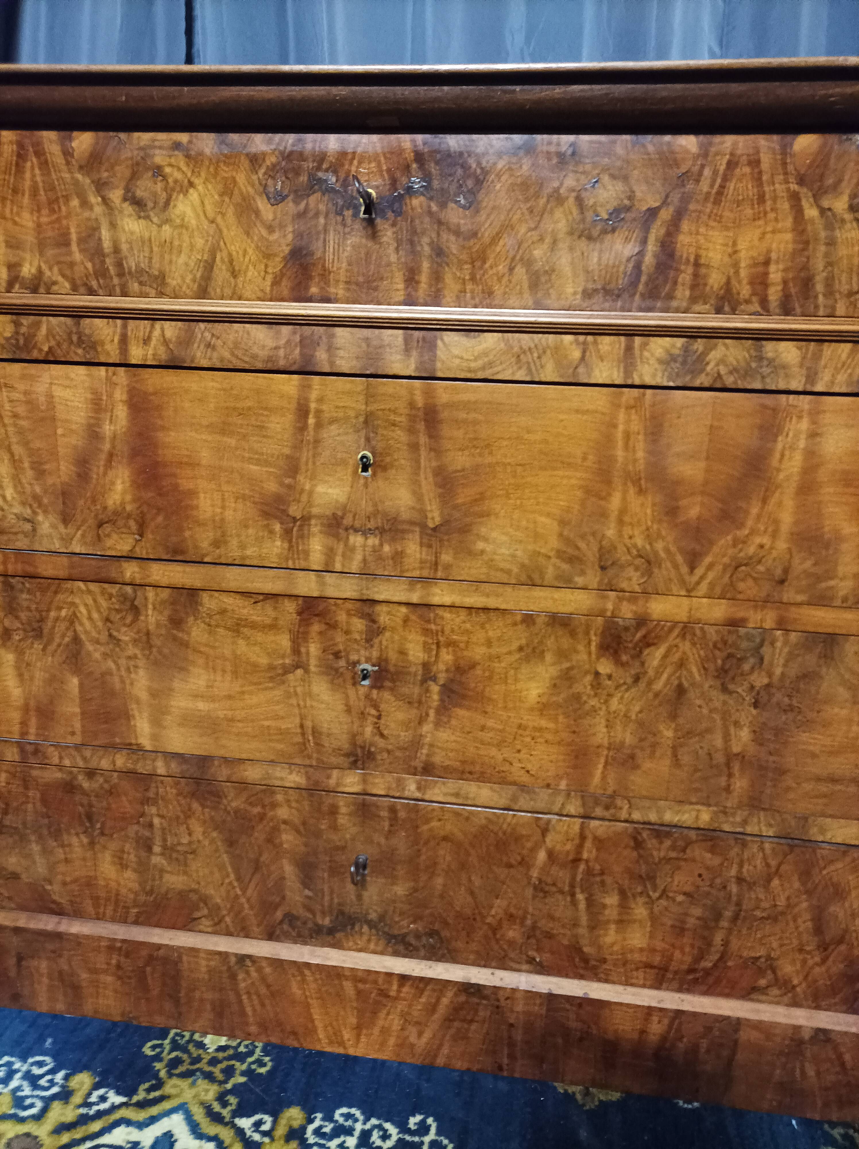 Commode Louis Philippe en ronce de noyer XIXème