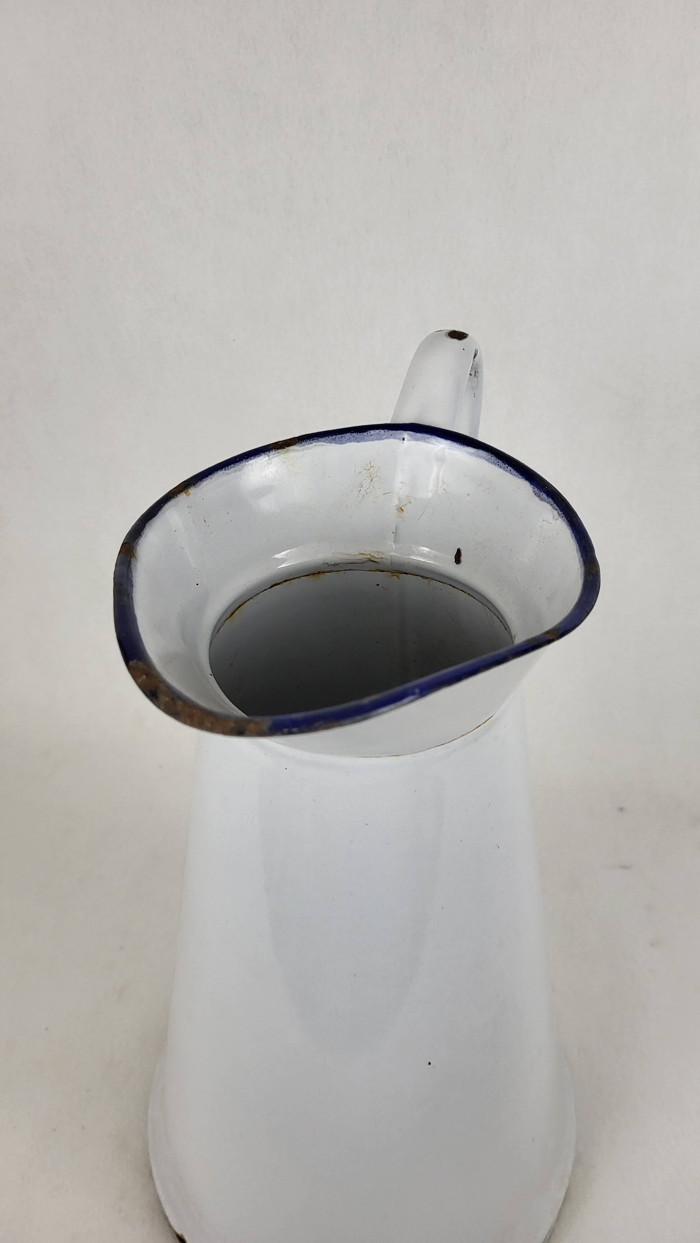 Enamelled sheet metal jug