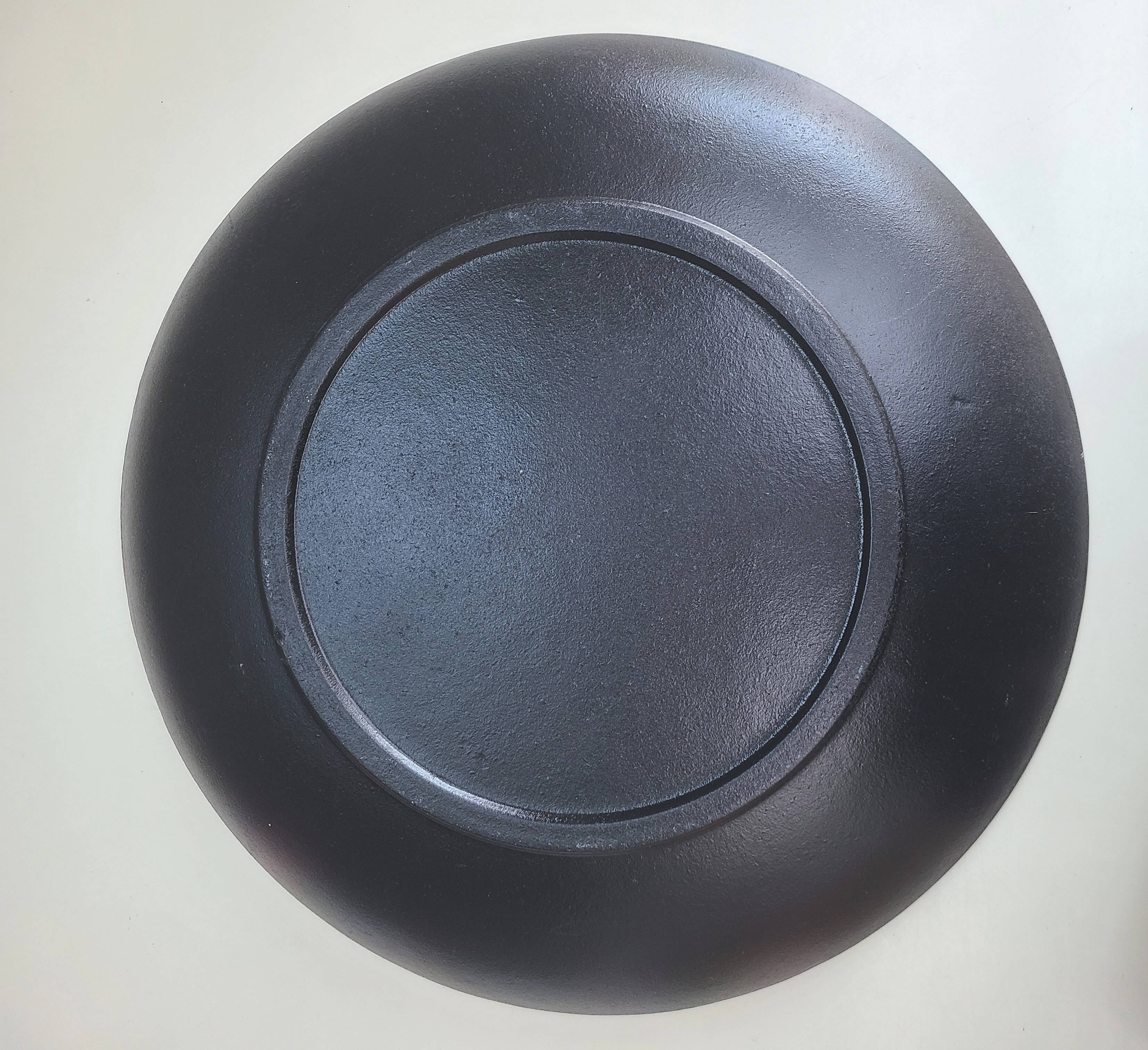Plateau de présentation, rond en bois sculpté