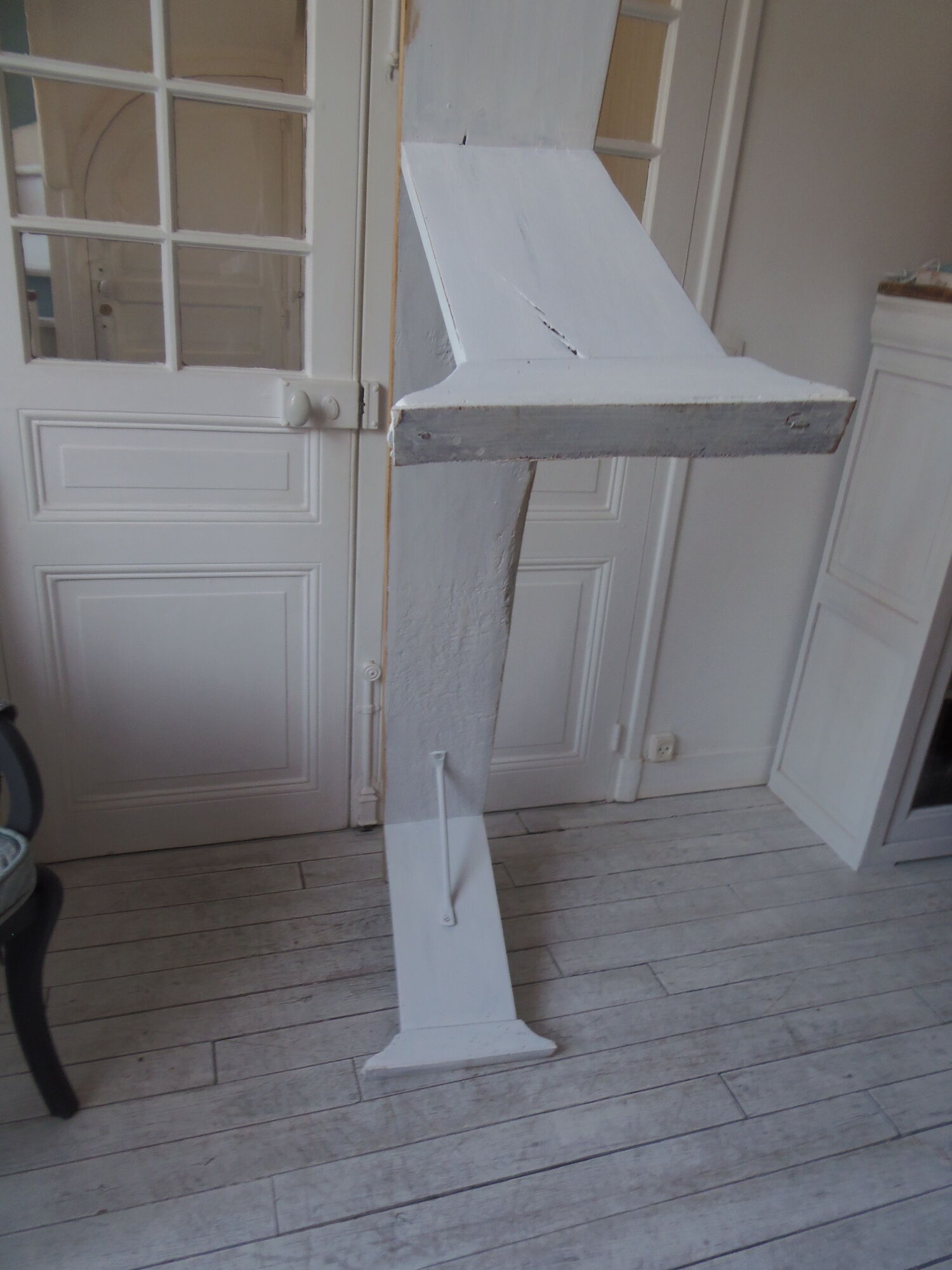 Farm bench, end of bed leg patinated pearl gray, wooden seat