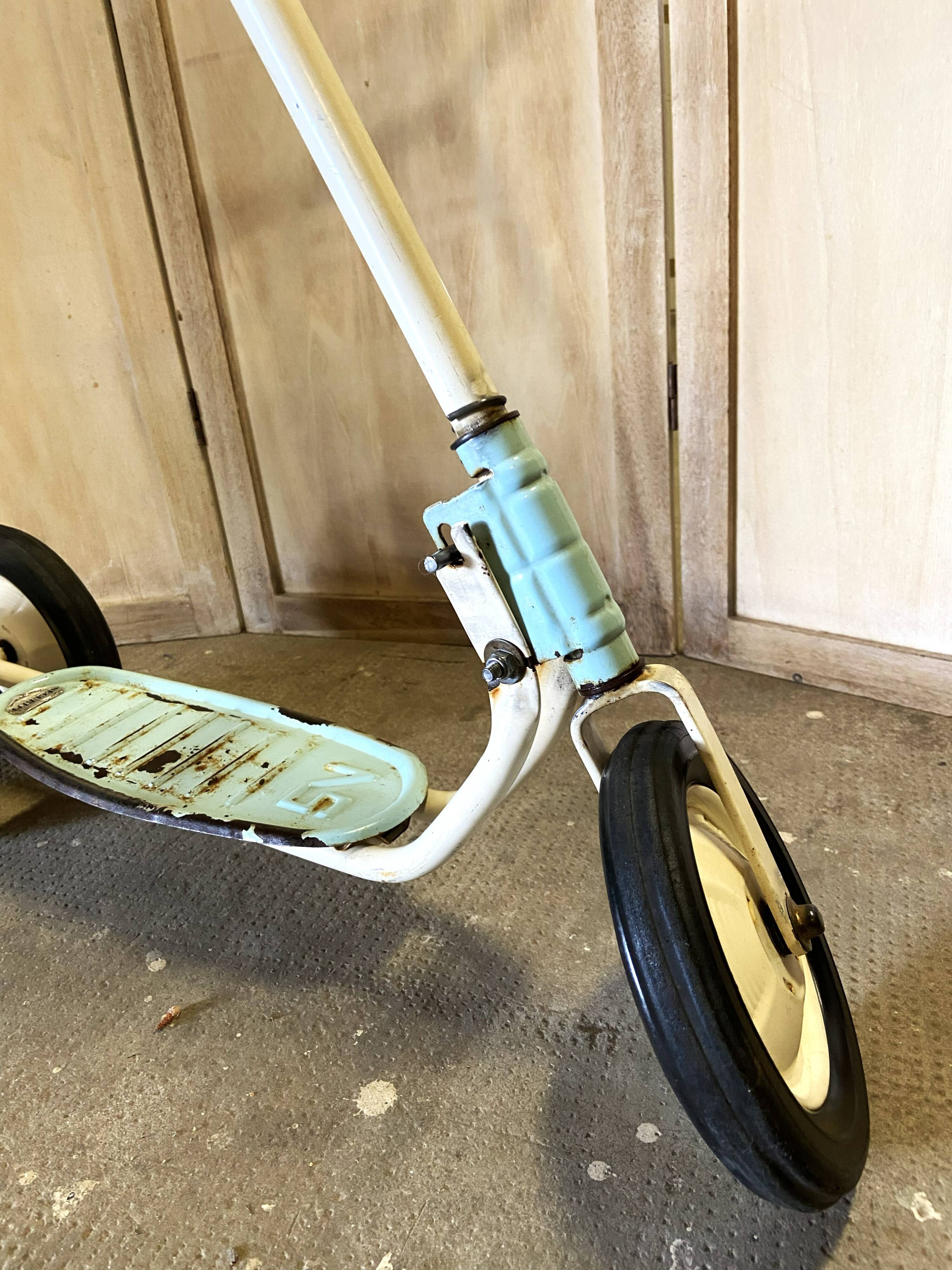 Vintage 3-wheel scooter nordy made in france antique collector's toy