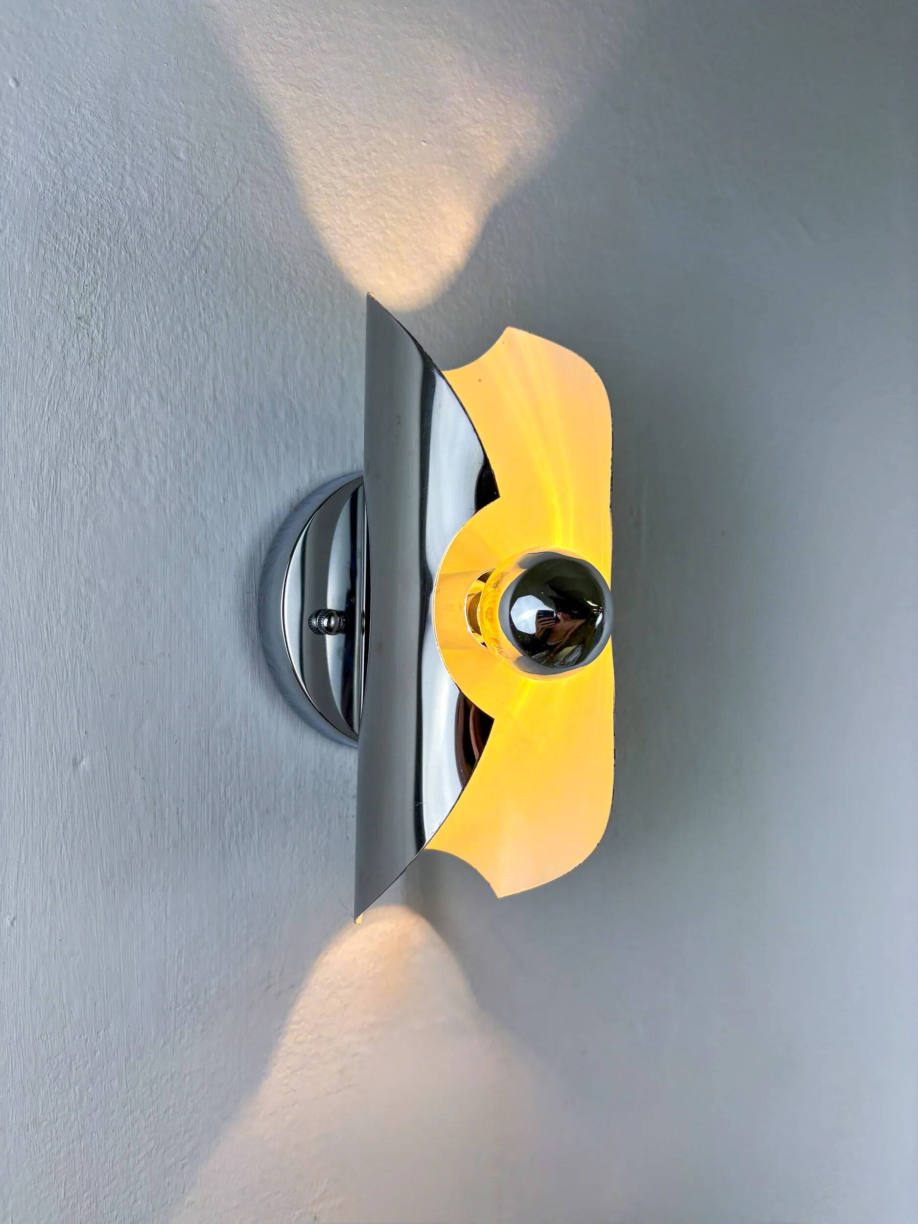 Pair of "folio" wall lights, space age, chromed metal, Italy, circa 1970s