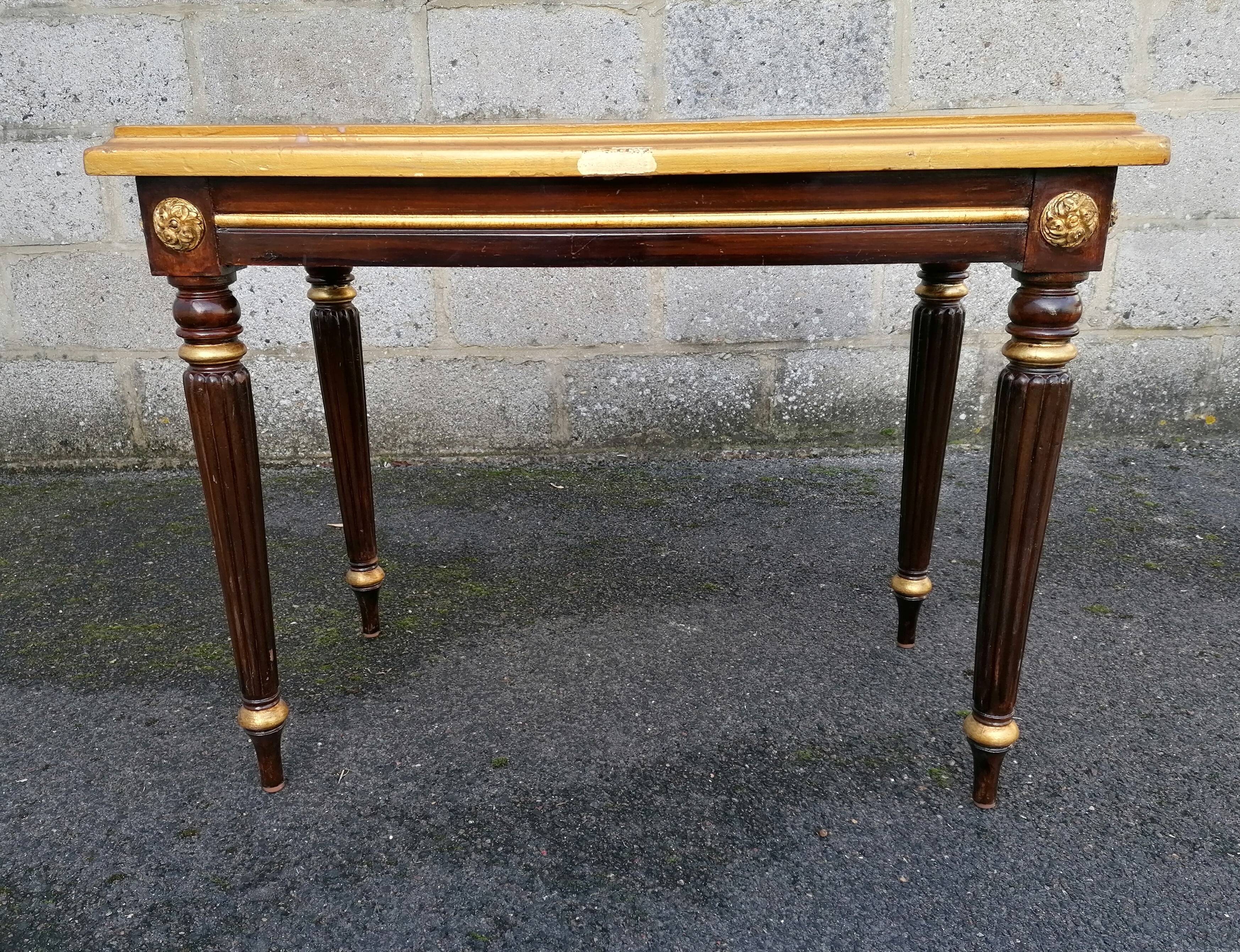 Paire de tables d'appoint