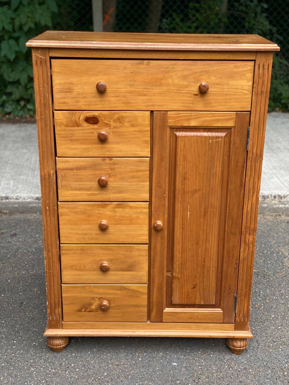 English wooden chest of drawers from the 80s