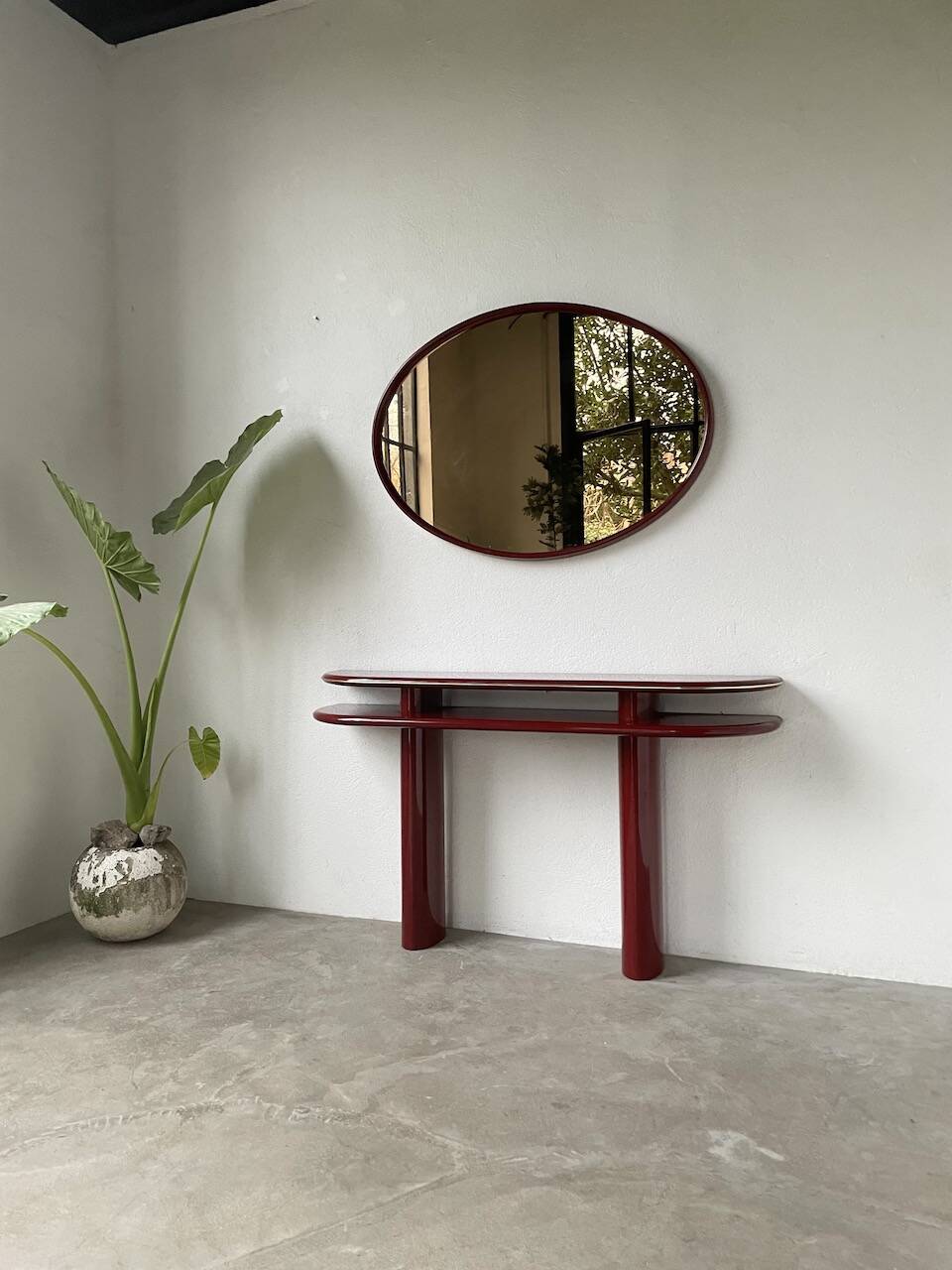 Red lacquered console and its mirror from the 80s