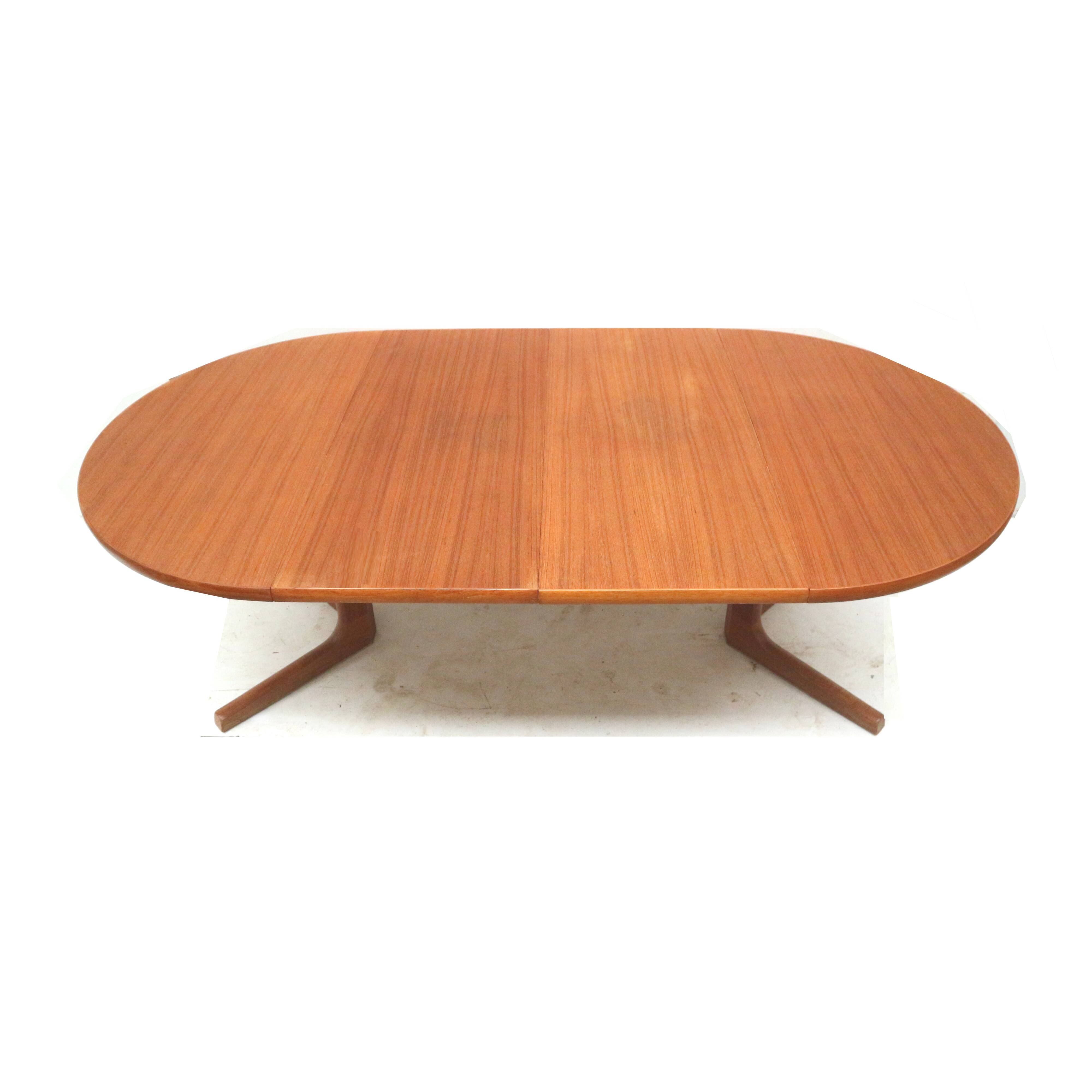 Large vintage extendable oval dining table by Glostrup made in the 60s
