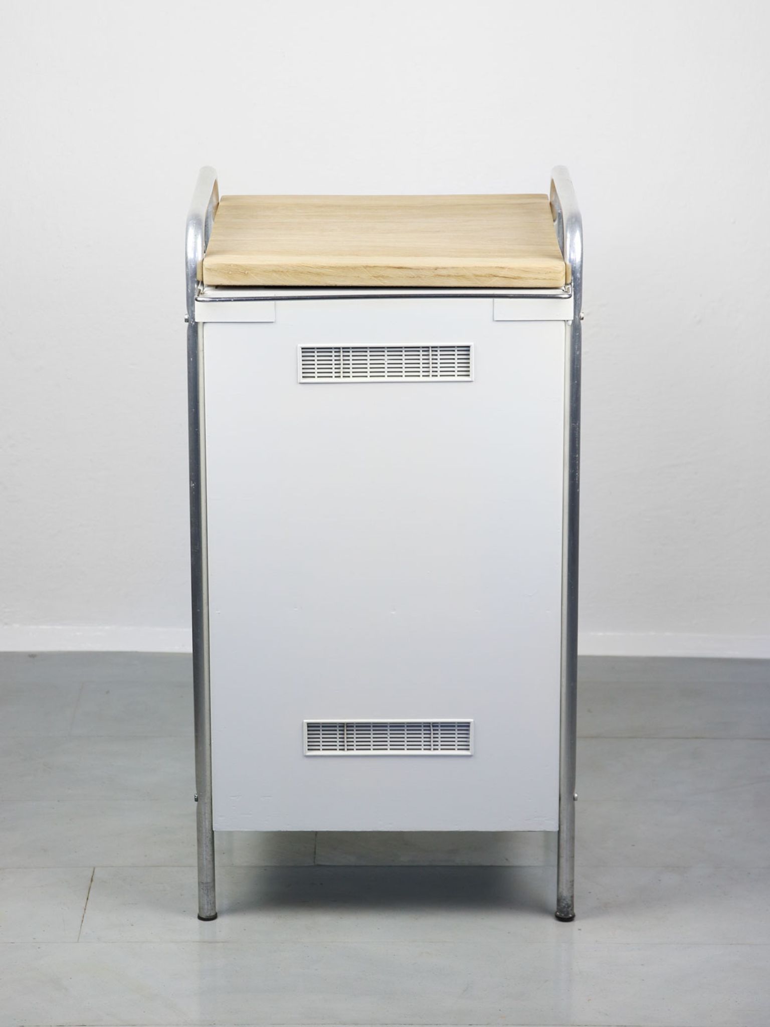 Cabinet industriel du milieu du siècle