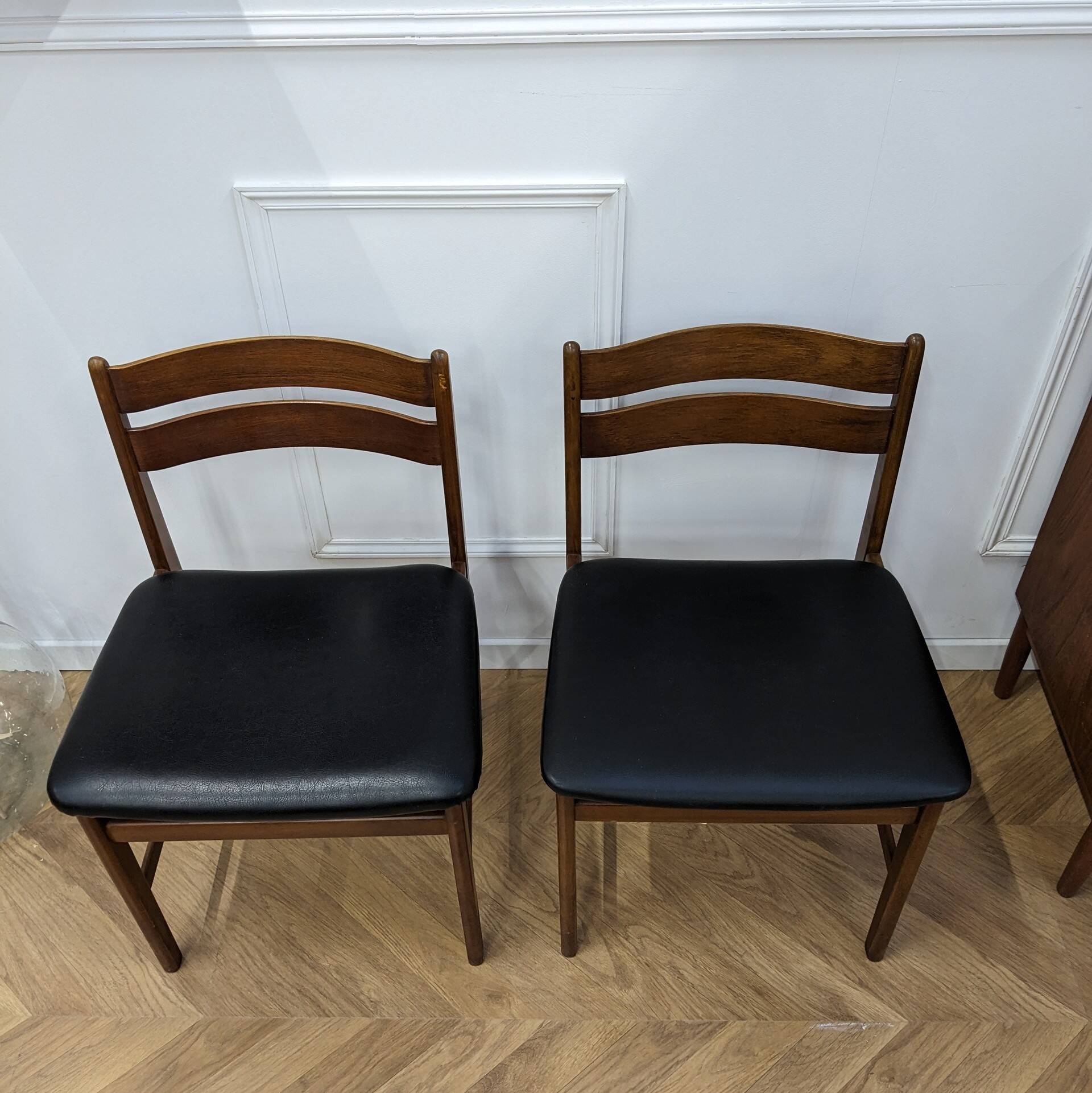 Set of 2 minimalist black chairs