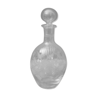 Crystal bottle with engraved grid decoration