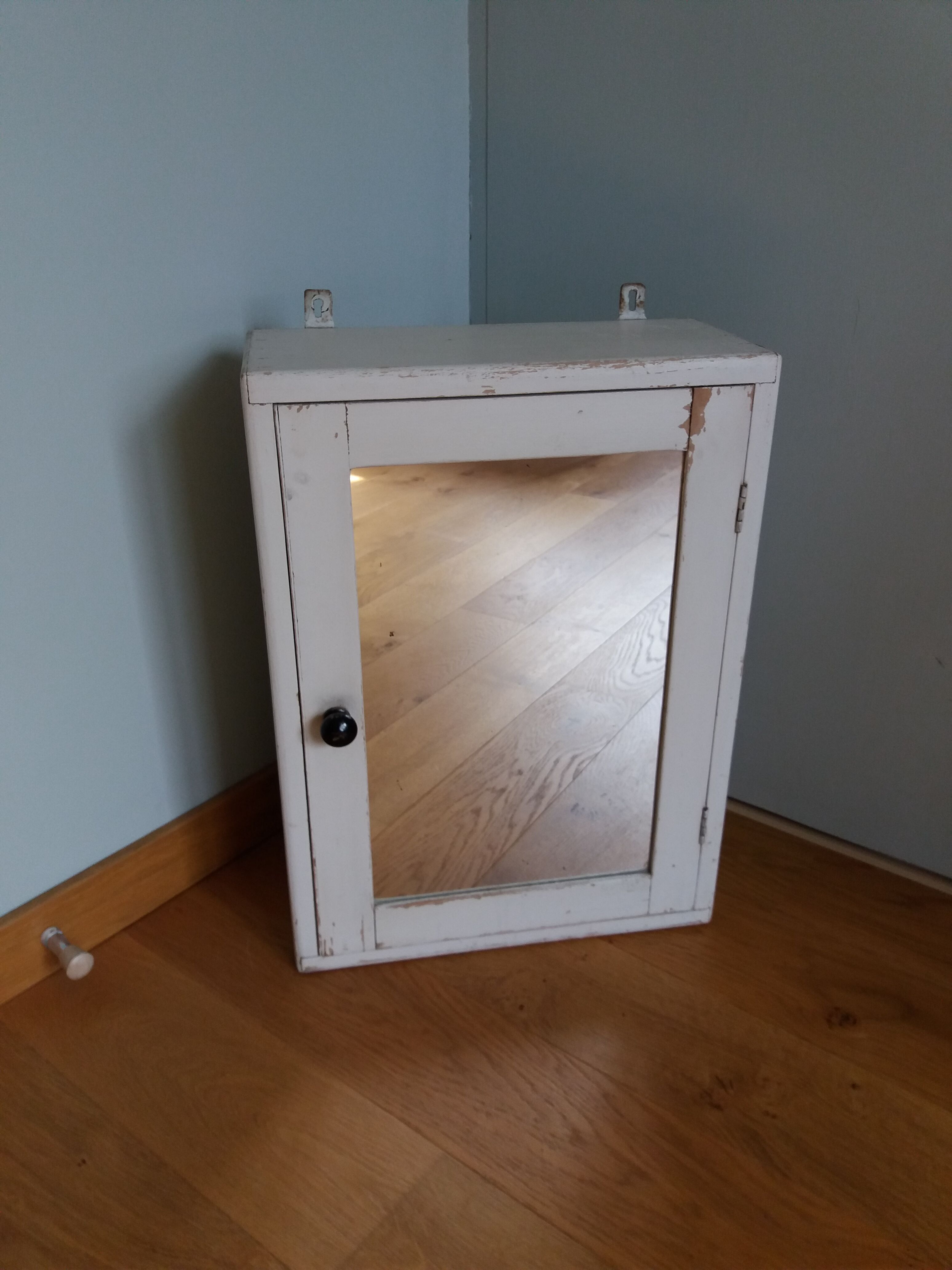 Armoire à pharmacie ou de toilette avec miroir