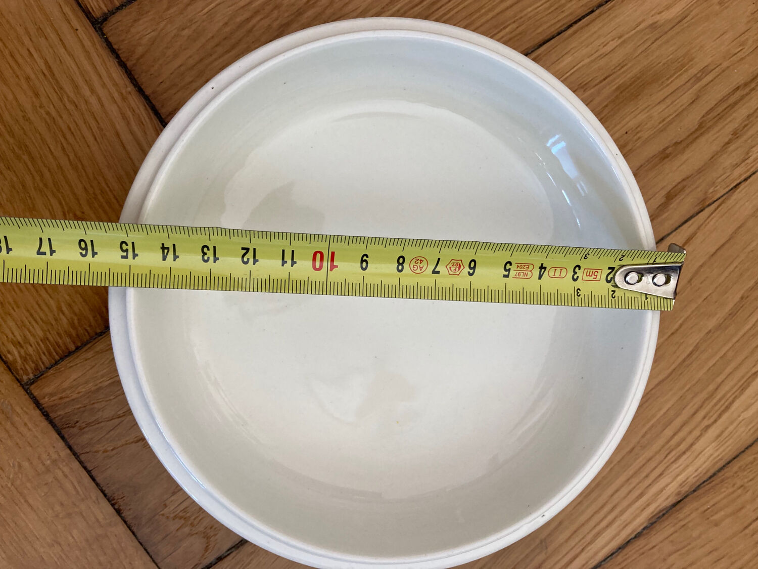 Bonbonnière / Gien earthenware box with pink motif