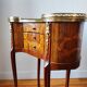 Paire de tables de chevet style Louis XV en bois marqueté