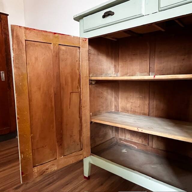 Green Parisian Buffet