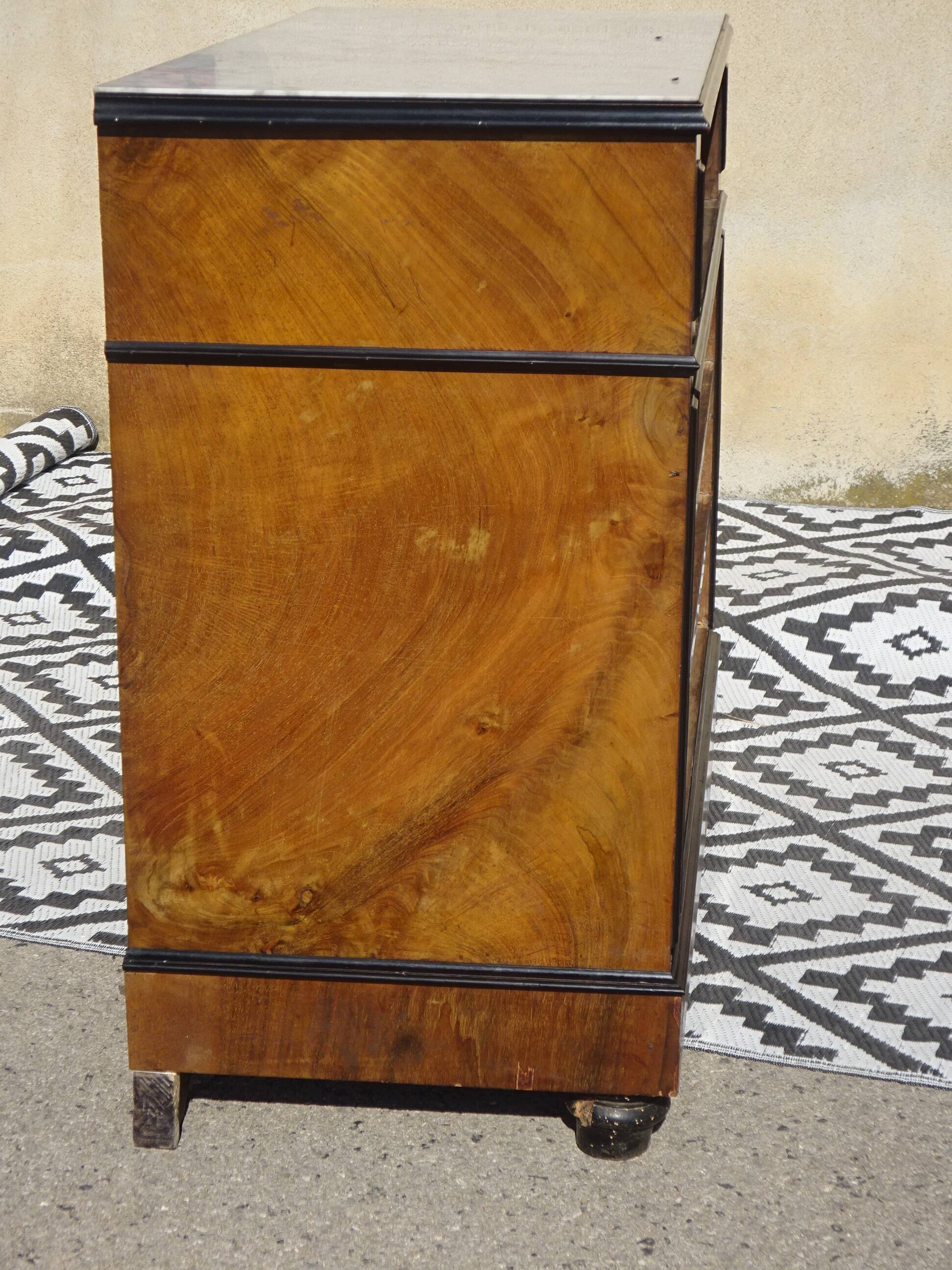 Napoleon III chest of drawers in walnut and burl walnut