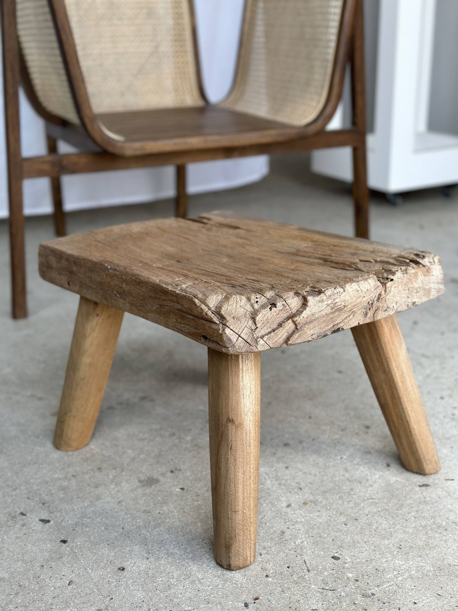 Small side table or stool in four-legged blond teak H:30 L43 l30
